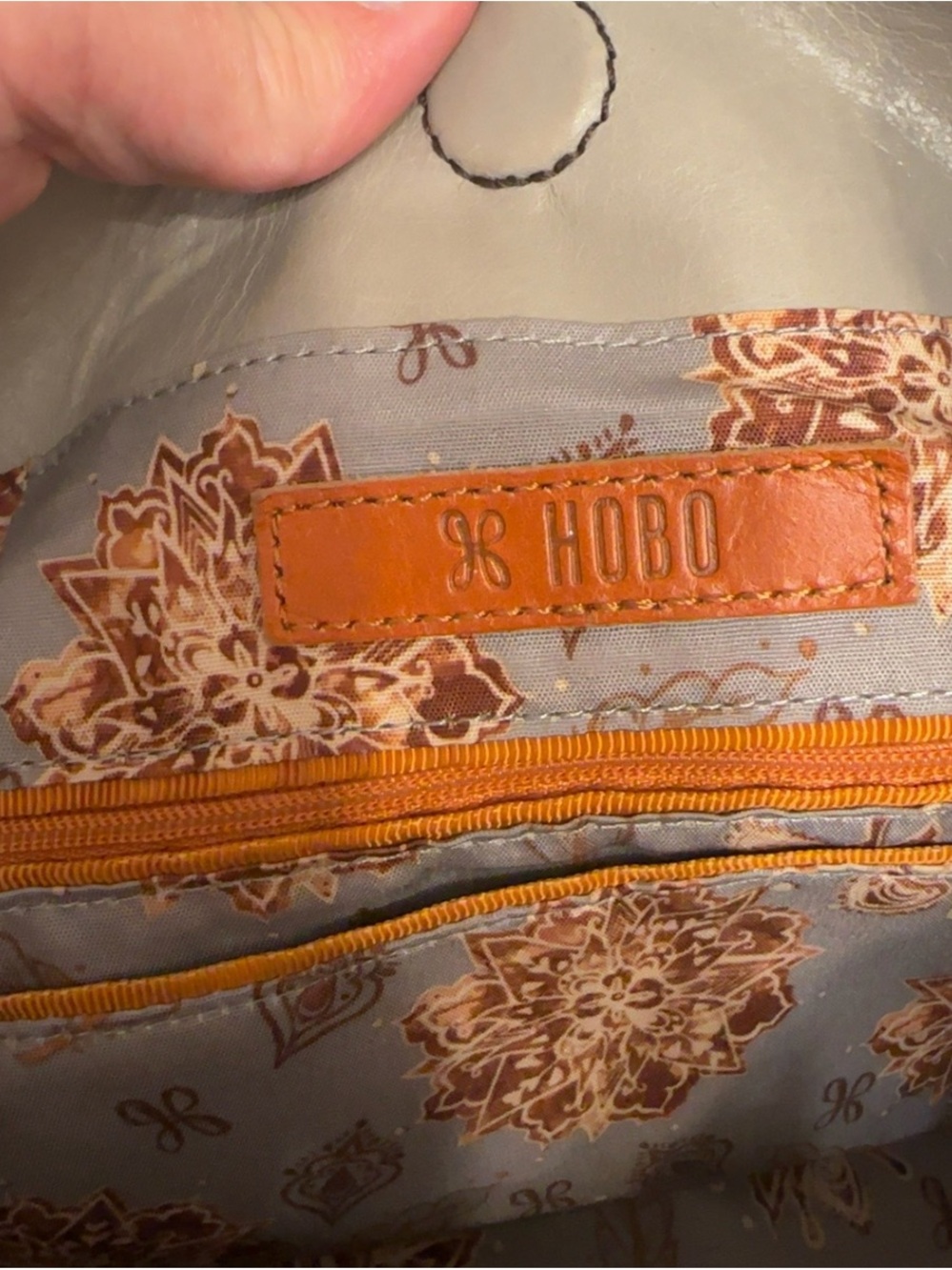 HOBO Leather Shoulder Bag Gray Taupe Floral Lining Brass Hardware - Picture 7 of 7